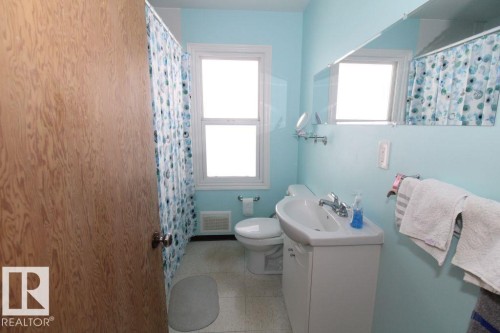 10320 79 Street Nw, Edmonton, AB - Indoor Photo Showing Bathroom