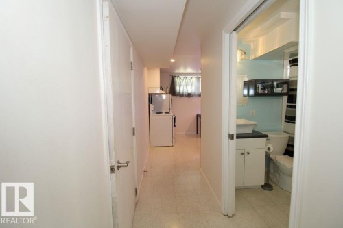 10320 79 Street Nw, Edmonton, AB - Indoor Photo Showing Other Room