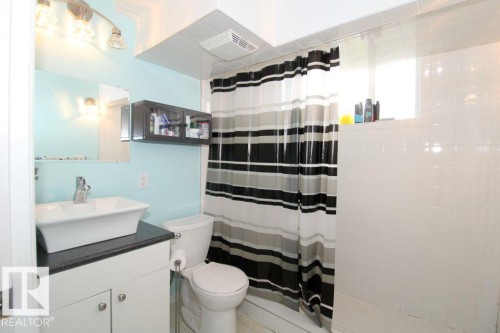 10320 79 Street Nw, Edmonton, AB - Indoor Photo Showing Bathroom