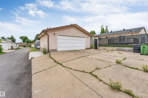 Detached garage featuring a white overhead door and stucco exterior - 193 Woodvale Road W, Edmonton, AB 