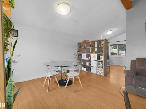 9256 75 Street, Edmonton, AB 
