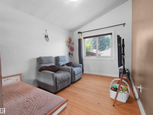 9256 75 Street, Edmonton, AB 