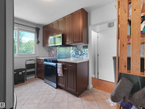 9256 75 Street, Edmonton, AB 