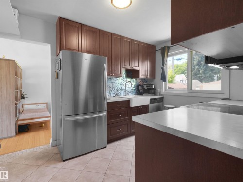 9256 75 Street, Edmonton, AB 