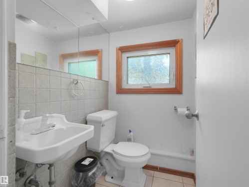 9256 75 Street, Edmonton, AB 