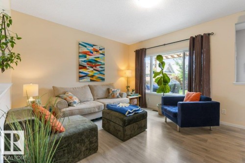 99 Juneau Way, St. Albert, AB - Indoor Photo Showing Living Room