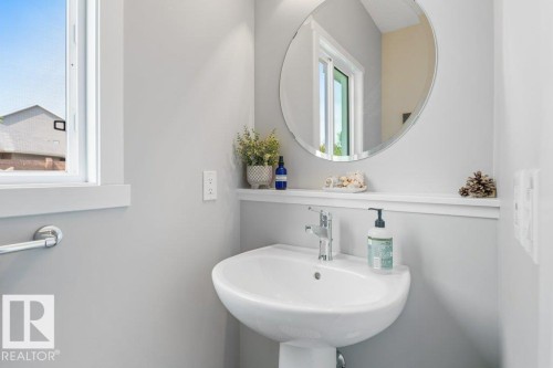 99 Juneau Way, St. Albert, AB - Indoor Photo Showing Bathroom