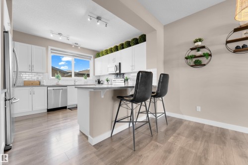 725 36 Street, Edmonton, AB - Indoor Photo Showing Kitchen