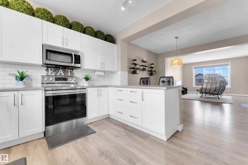 725 36 Street, Edmonton, AB - Indoor Photo Showing Kitchen