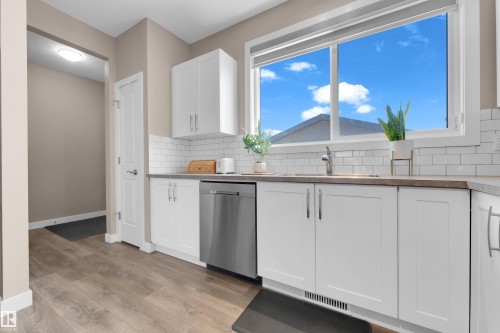 725 36 Street, Edmonton, AB - Indoor Photo Showing Kitchen