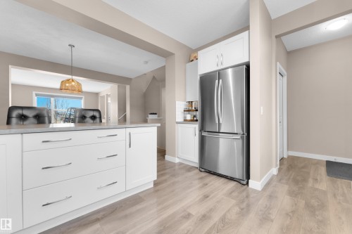 725 36 Street, Edmonton, AB - Indoor Photo Showing Kitchen