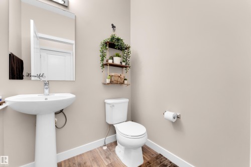 725 36 Street, Edmonton, AB - Indoor Photo Showing Bathroom