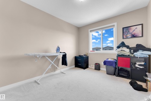 725 36 Street, Edmonton, AB - Indoor