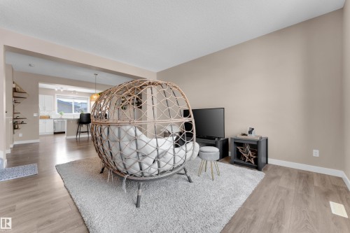 725 36 Street, Edmonton, AB - Indoor