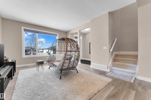 725 36 Street, Edmonton, AB - Indoor