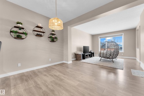 725 36 Street, Edmonton, AB - Indoor