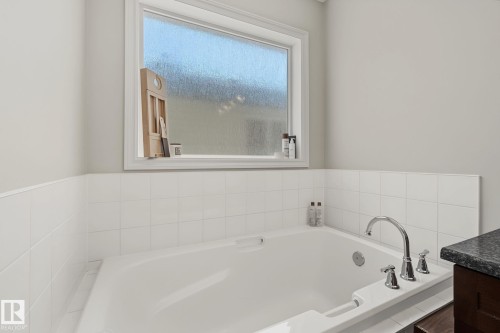 172 Galloway Wynd, Fort Saskatchewan, AB - Indoor Photo Showing Bathroom