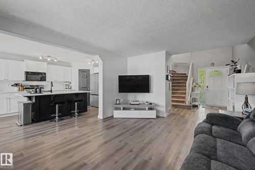 172 Galloway Wynd, Fort Saskatchewan, AB - Indoor Photo Showing Living Room