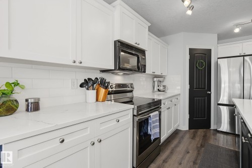 172 Galloway Wynd, Fort Saskatchewan, AB - Indoor Photo Showing Kitchen With Upgraded Kitchen
