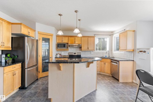 1710 Hodgson Place, Edmonton, AB - Indoor Photo Showing Kitchen