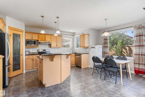 1710 Hodgson Place, Edmonton, AB - Indoor Photo Showing Kitchen