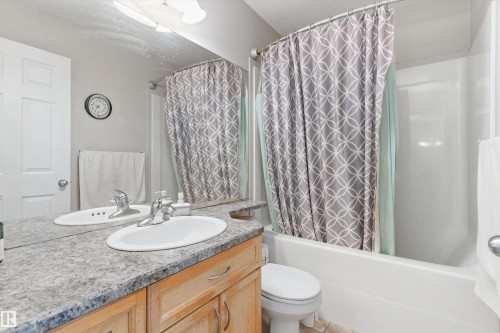 1710 Hodgson Place, Edmonton, AB - Indoor Photo Showing Bathroom