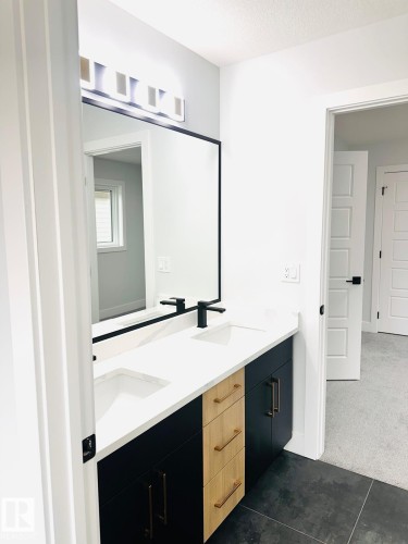 8912 Mayday Way Sw, Edmonton, AB - Indoor Photo Showing Bathroom