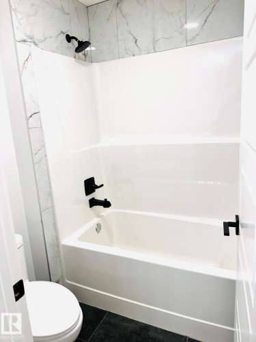 8912 Mayday Way Sw, Edmonton, AB - Indoor Photo Showing Bathroom