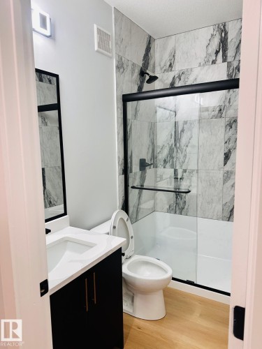 8912 Mayday Way Sw, Edmonton, AB - Indoor Photo Showing Bathroom