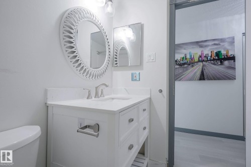 894 Millbourne Road Nw, Edmonton, AB - Indoor Photo Showing Bathroom