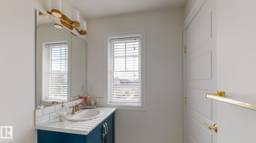 6859 Evans Wynd, Edmonton, AB - Indoor Photo Showing Bathroom