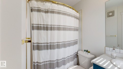 6859 Evans Wynd, Edmonton, AB - Indoor Photo Showing Bathroom