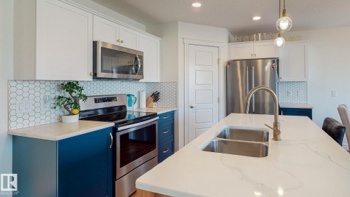 6859 Evans Wynd, Edmonton, AB - Indoor Photo Showing Kitchen With Stainless Steel Kitchen With Double Sink With Upgraded Kitchen