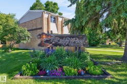 2 RIDGEWOOD  St. Albert, AB T8N 0E9