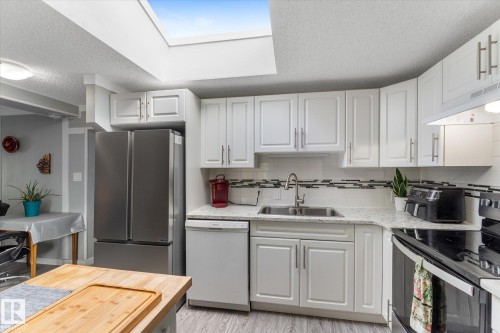 #9 305 Calahoo Rd, Spruce Grove, AB - Indoor Photo Showing Kitchen With Double Sink