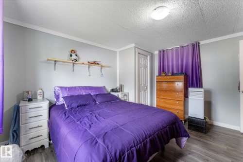 #9 305 Calahoo Rd, Spruce Grove, AB - Indoor Photo Showing Bedroom