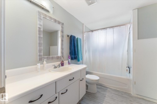 #9 305 Calahoo Rd, Spruce Grove, AB - Indoor Photo Showing Bathroom