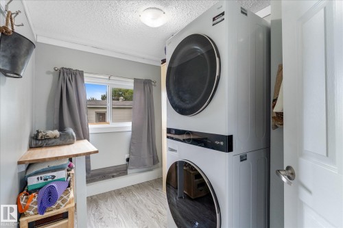 #9 305 Calahoo Rd, Spruce Grove, AB - Indoor Photo Showing Laundry Room