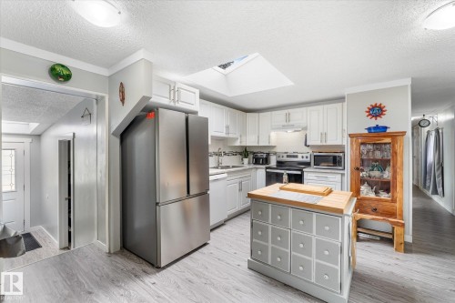 #9 305 Calahoo Rd, Spruce Grove, AB - Indoor Photo Showing Kitchen