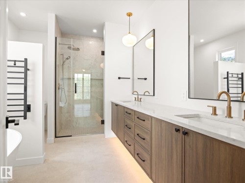 6303 109B Avenue, Edmonton, AB - Indoor Photo Showing Bathroom