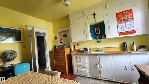 Image quality insufficient for description - 9522 110 Avenue Nw, Edmonton, AB - Indoor