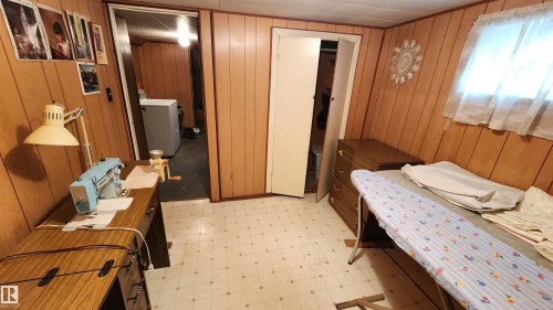 Image quality insufficient for description - 9522 110 Avenue Nw, Edmonton, AB - Indoor
