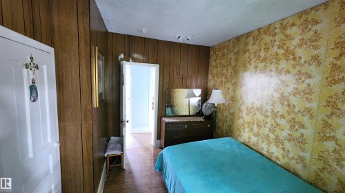 Image quality insufficient for description - 9522 110 Avenue Nw, Edmonton, AB - Indoor Photo Showing Bedroom