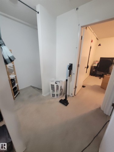 Neutral-toned flooring provides a versatile foundation for this space - 129 Abbottsfield Road Nw, Edmonton, AB - Indoor