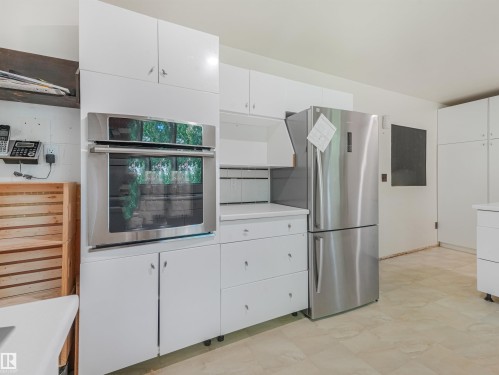 10904 100 Avenue, Fort Saskatchewan, AB - Indoor Photo Showing Kitchen