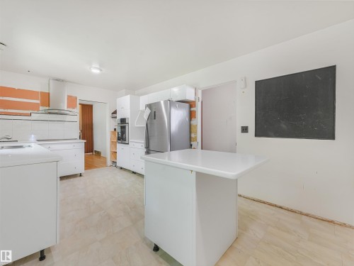 10904 100 Avenue, Fort Saskatchewan, AB - Indoor Photo Showing Kitchen