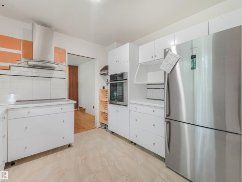 10904 100 Avenue, Fort Saskatchewan, AB - Indoor Photo Showing Kitchen