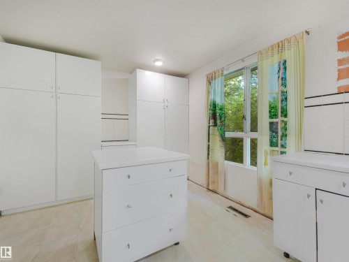 10904 100 Avenue, Fort Saskatchewan, AB - Indoor Photo Showing Other Room