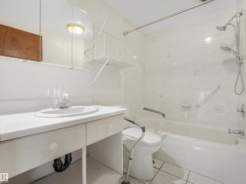10904 100 Avenue, Fort Saskatchewan, AB - Indoor Photo Showing Bathroom