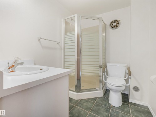 10904 100 Avenue, Fort Saskatchewan, AB - Indoor Photo Showing Bathroom